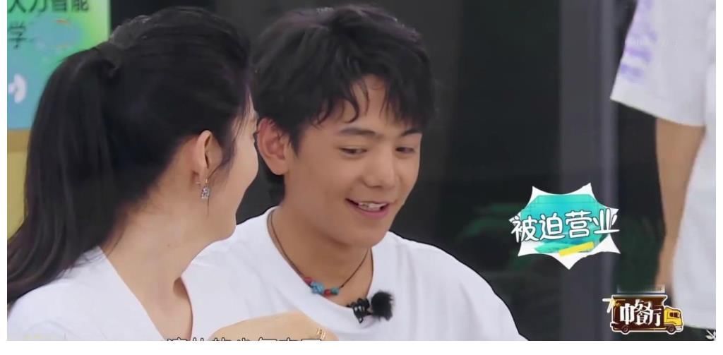 赵丽颖回归《中餐厅》,黄晓明大喊“妈呀”惨被补刀,赵小刀管家上线好霸气