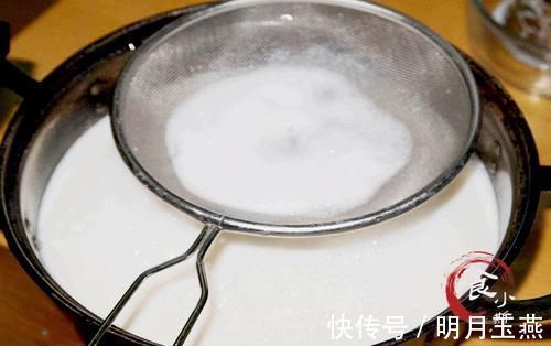 自制豆腐脑,几乎无失败,冬季早上喝一碗热乎乎的豆腐脑,太舒服