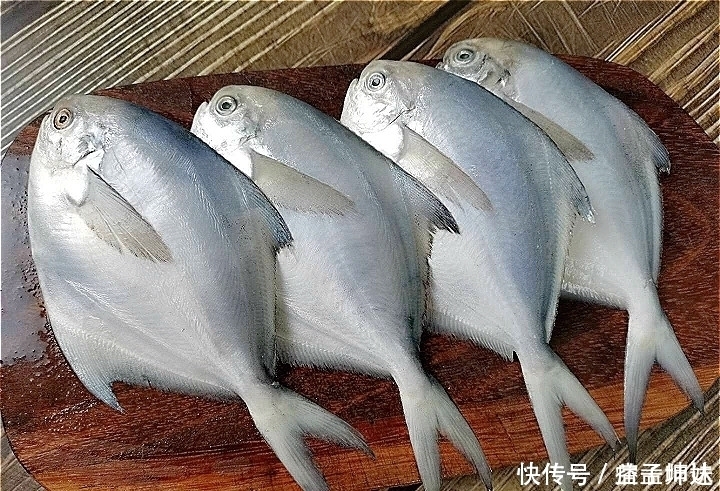 不管炖什么鱼,别再加醋了!试试新做法,肉质鲜嫩没腥味,太香了