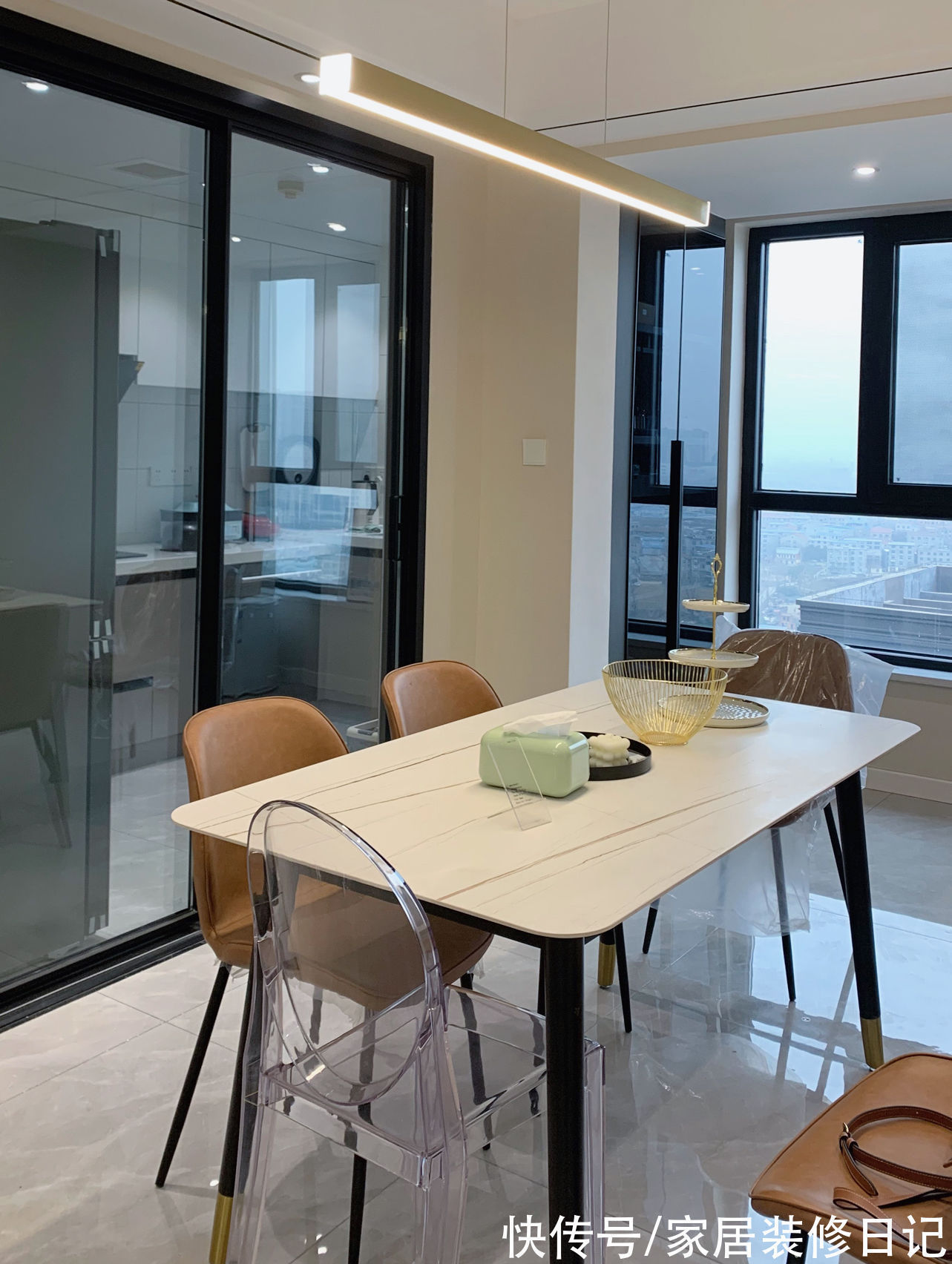 客厅|奶油系客厅太治愈了,却被女主戏称为18线城乡结合部,好凡尔赛啊