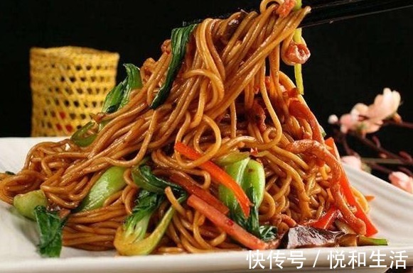 美食|女性想减肥,4种美食一口别吃,吃成“大象腿、水桶腰”