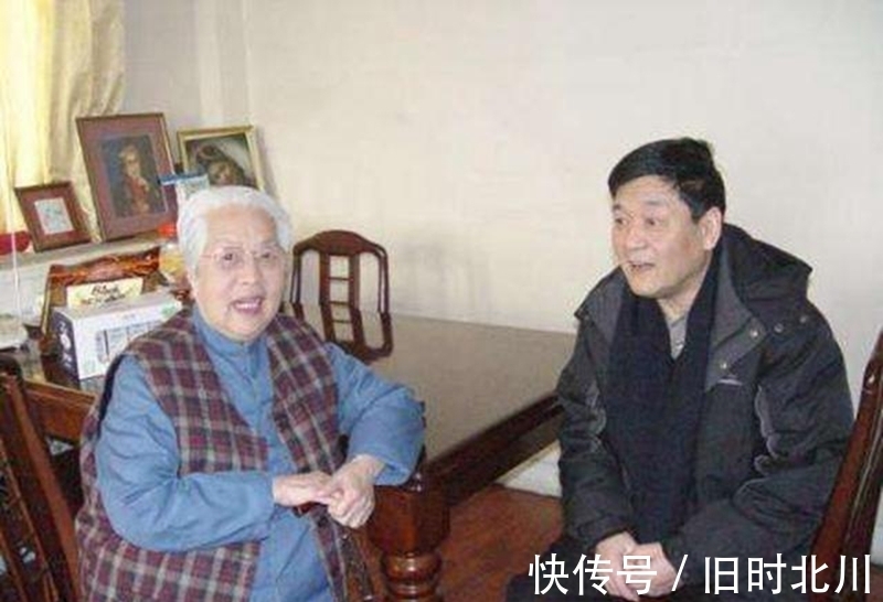 沙家浜&难忘八大样板戏中两位著名奶奶,她高寿离世,她却突发脑溢血去世