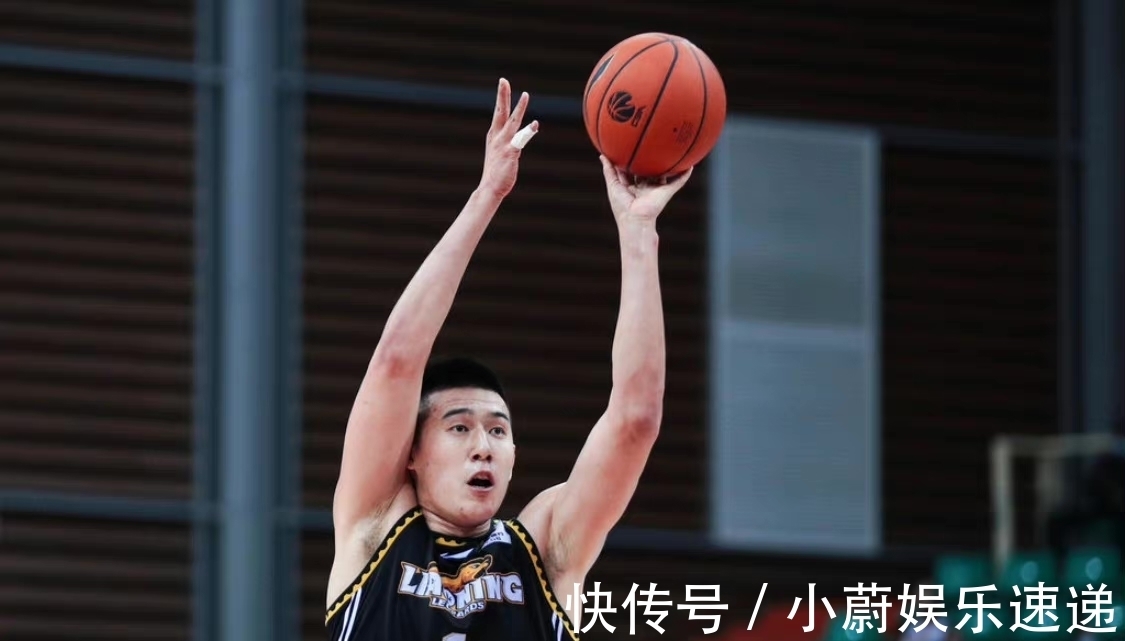 深圳男篮|2分1篮板,辽宁男篮内线万花筒被弃,杨鸣自废武功,全队暴露短板