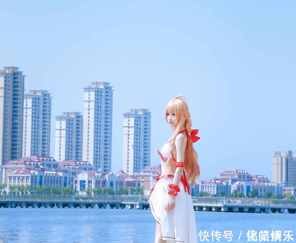 最爱的亚丝娜与她的泳装cosplay，让人怀念起夏天的味道