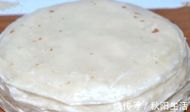 家里有面粉，别再蒸馒头了，试试此做法，上锅一烙，鲜美又下饭