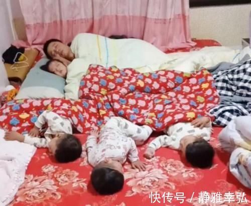 爸妈|一家四口的“睡觉照”火了,画面让人既好笑又心疼:佛系家长