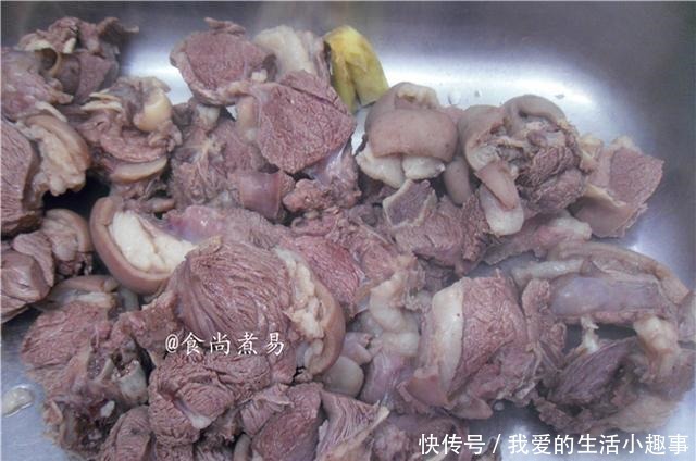 每年冬天一到,此菜最抢手,当季食材营养足,荤素搭配味道香