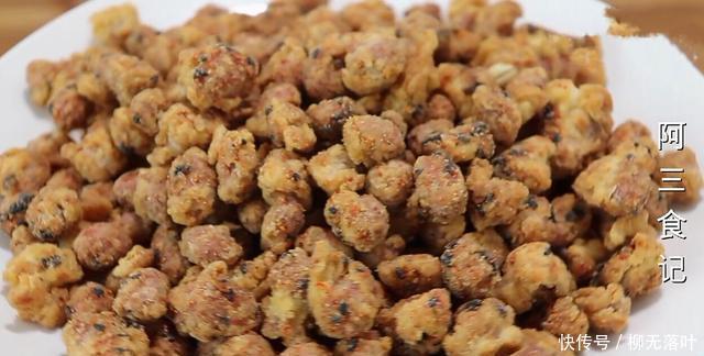 好吃|花生米怎么做才好吃,大厨告诉我,加2个鸡蛋,这样做比吃肉还香