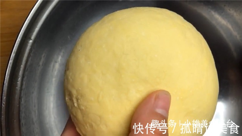 2个鸡蛋,一碗面粉,不加一滴水,做小孩爱吃的小馒头,香甜松软