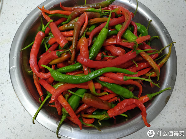 趁辣椒新鲜又便宜,多囤些做辣椒酱,放一年不坏,拌面下饭特美味