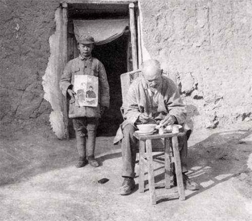 舍命|白求恩舍命救下那个士兵后，不幸感染离世，被救活士兵后来怎样了