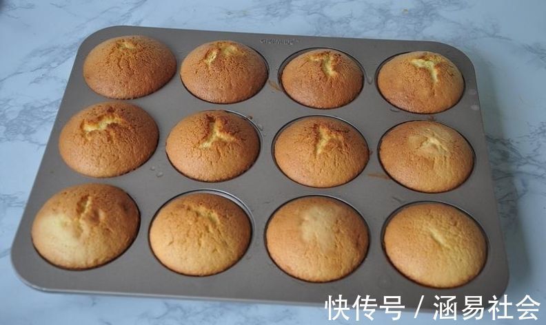 蜂蜜蛋糕|四个鸡蛋一碗面粉，做出妈妈爱吃的蜂蜜蛋糕，的确是小时候的味道