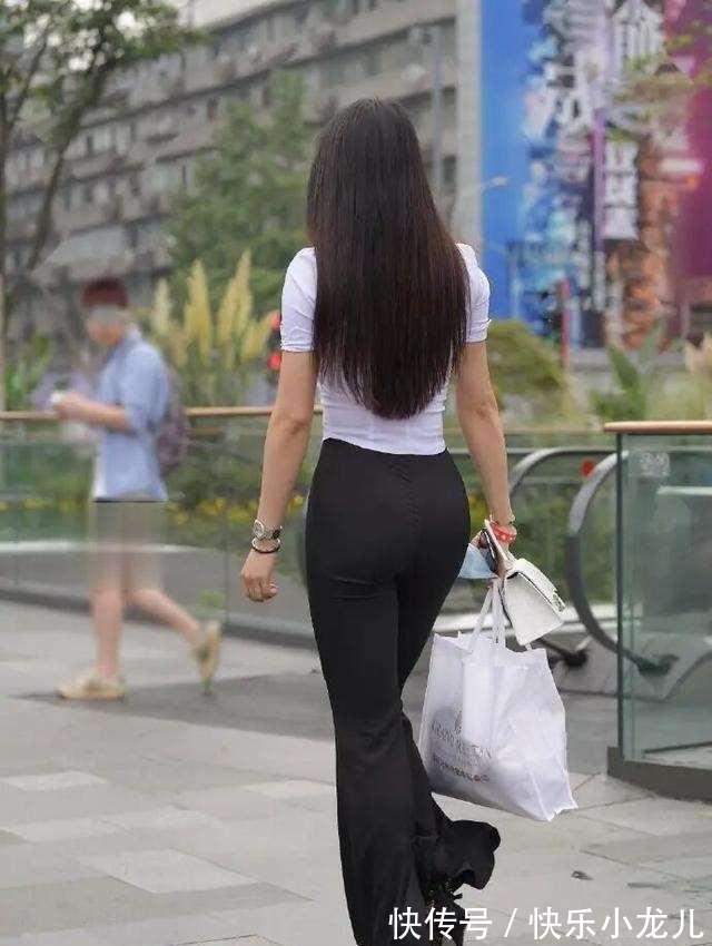 有心机 打底裤的打扮显嫩又休闲,凸显与众不同气质,美感更突出