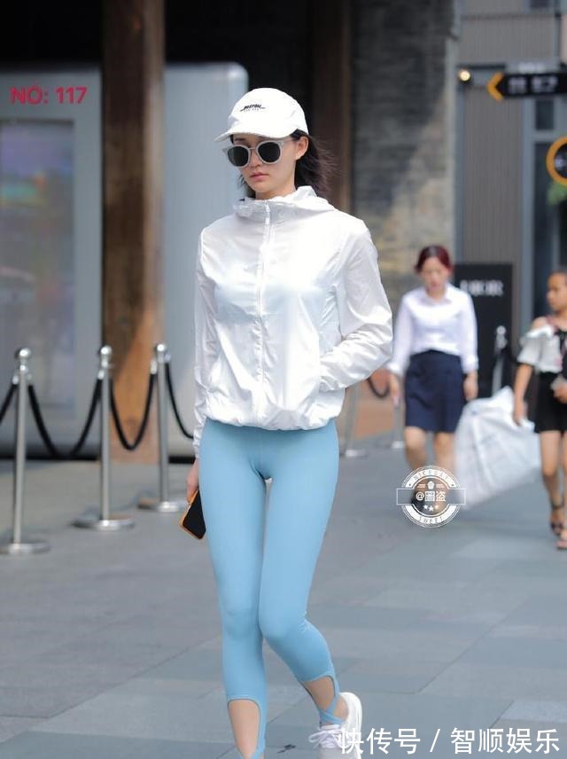 毛衣 选好适合自己的打底裤，少不了休闲裤装的修饰，展现气质！