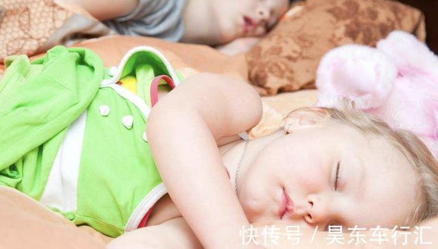 宁清|给孩子用尿不湿还是尿布好?网友:现在后悔的光想打自己的脸!