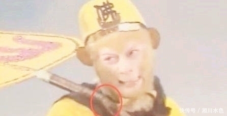 |影视剧中的搞笑穿帮镜头,看一遍笑一次,导演故意的?