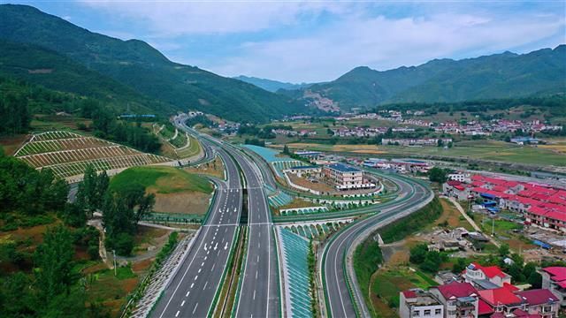 湖北|【沿着高速看湖北】保神高速神农架站：为神农架旅游代言