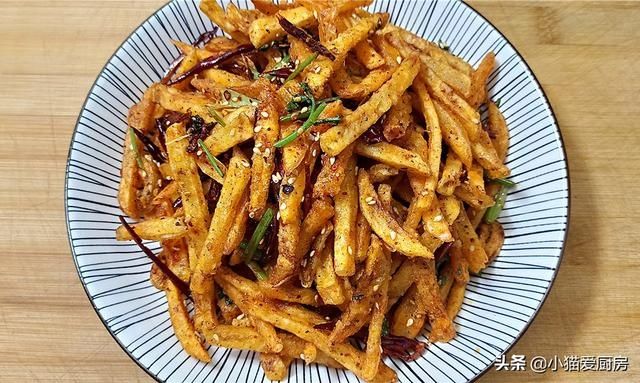 土豆条|饭店里卖几十元的香辣土豆条美食,教你在家自己做,几块钱搞定