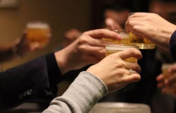 坚持一个月不喝酒,能给身体带来这3大“改观”,你感觉到了吗