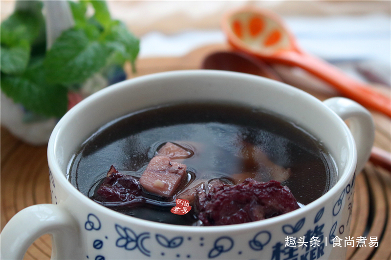 利湿安神|秋季气候干燥,不妨多煲此款汤水给家人喝,利湿安神助睡眠