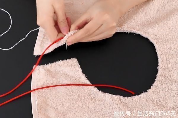 大烦恼|毛巾上剪一个洞,好多人不知道有啥用,解决了很多父母的大烦恼!