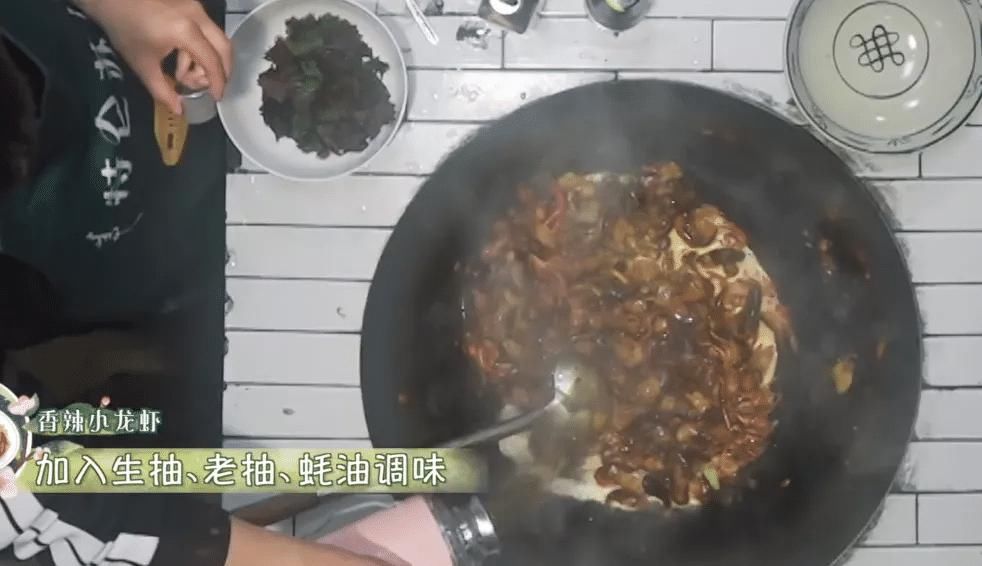 黄磊|《向往5》连饭都不好吃了？7个人吃一锅虾还有剩，黄磊脸色难看