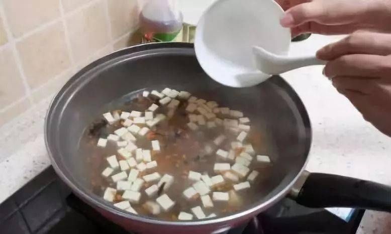 天一冷,家人就馋这道汤,简单又营养,一周吃三次,雷打不动