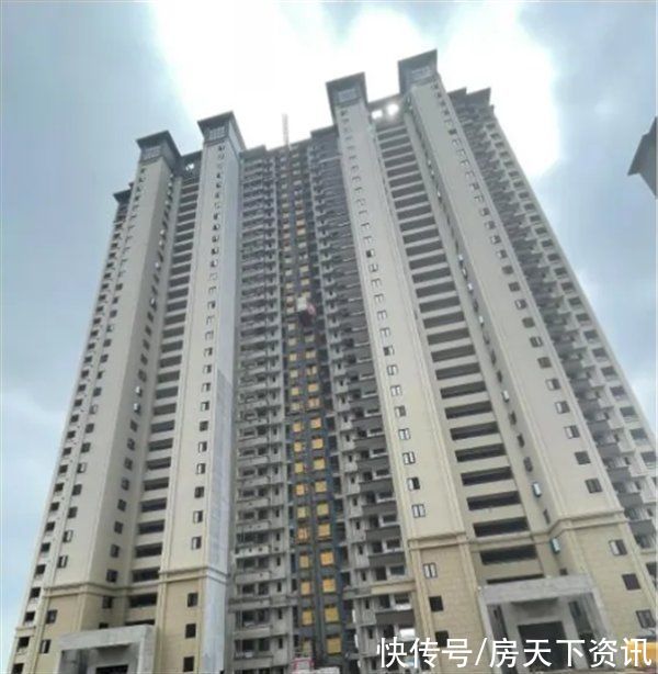 金科|金科·集美府十月工程进度：1#、2#、9#楼外墙涂料完成95%，公区地砖、墙砖完成95%