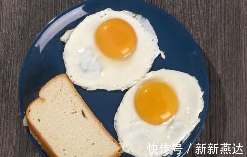 荷包蛋|煎荷包蛋时,用热油还是凉油?很多人搞错了,难怪鸡蛋总粘锅