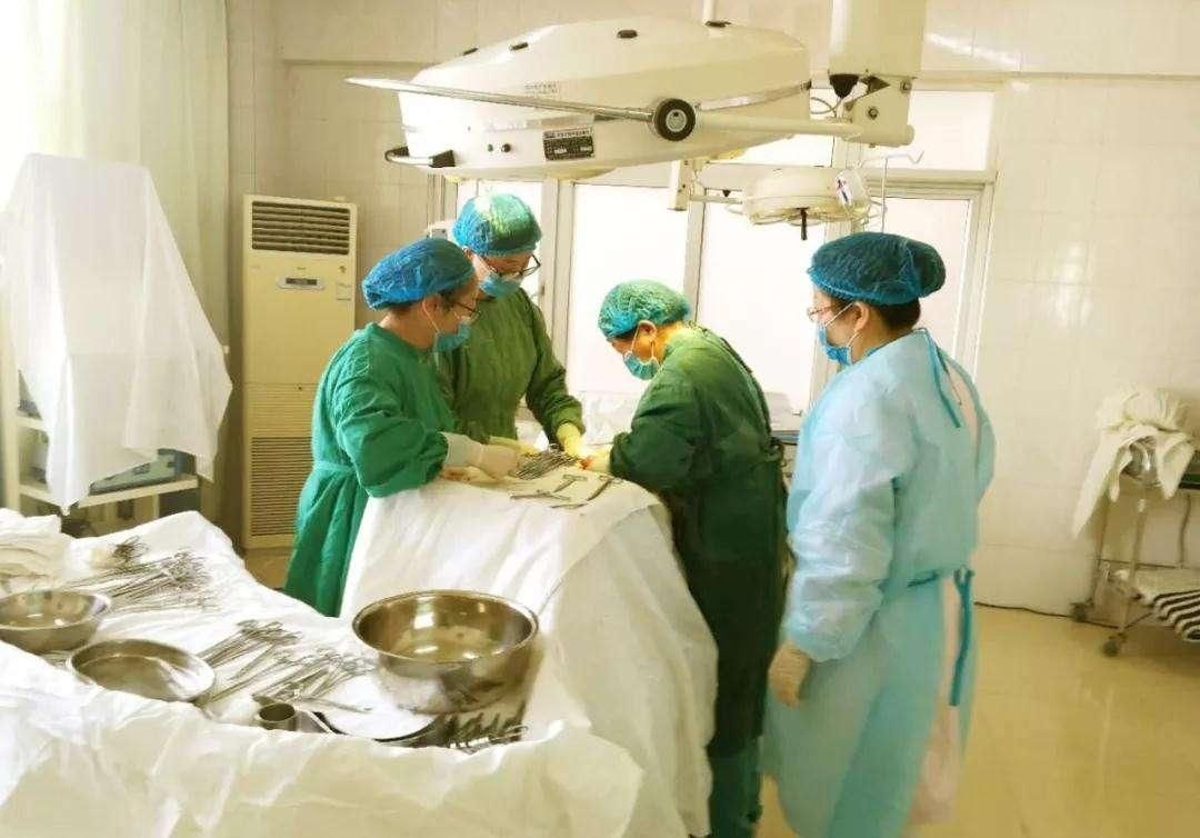 宝妈|“凭什么围观我生孩子”宝妈临产被实习生观摩,情绪激动难自制