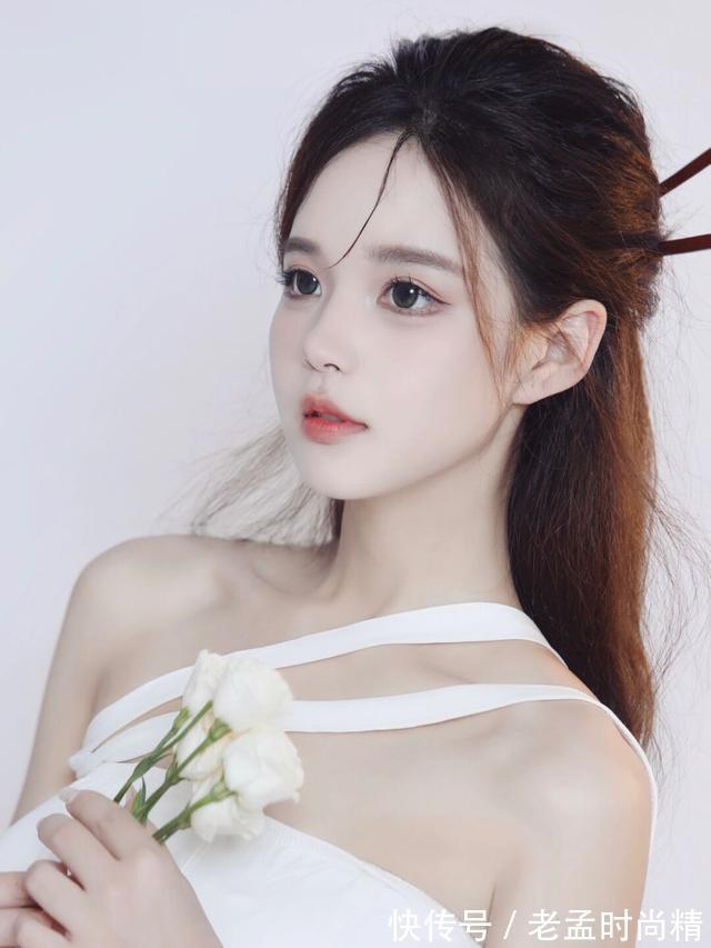 有气质 皮肤白的女生更适合白色衣服,让整个人更加有气质,活力十足