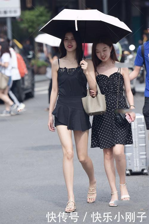 走光|充满女人味的蕾丝背心，搭配高腰裤裙，防止走光的同时，又显魅力