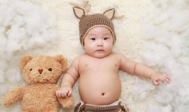 镜子|6个月的宝宝发育标准,这些高级能力你家宝宝都有吗?