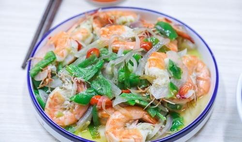 舅舅一家来做客,妈妈做了10道菜招待,大伙吃了都说好