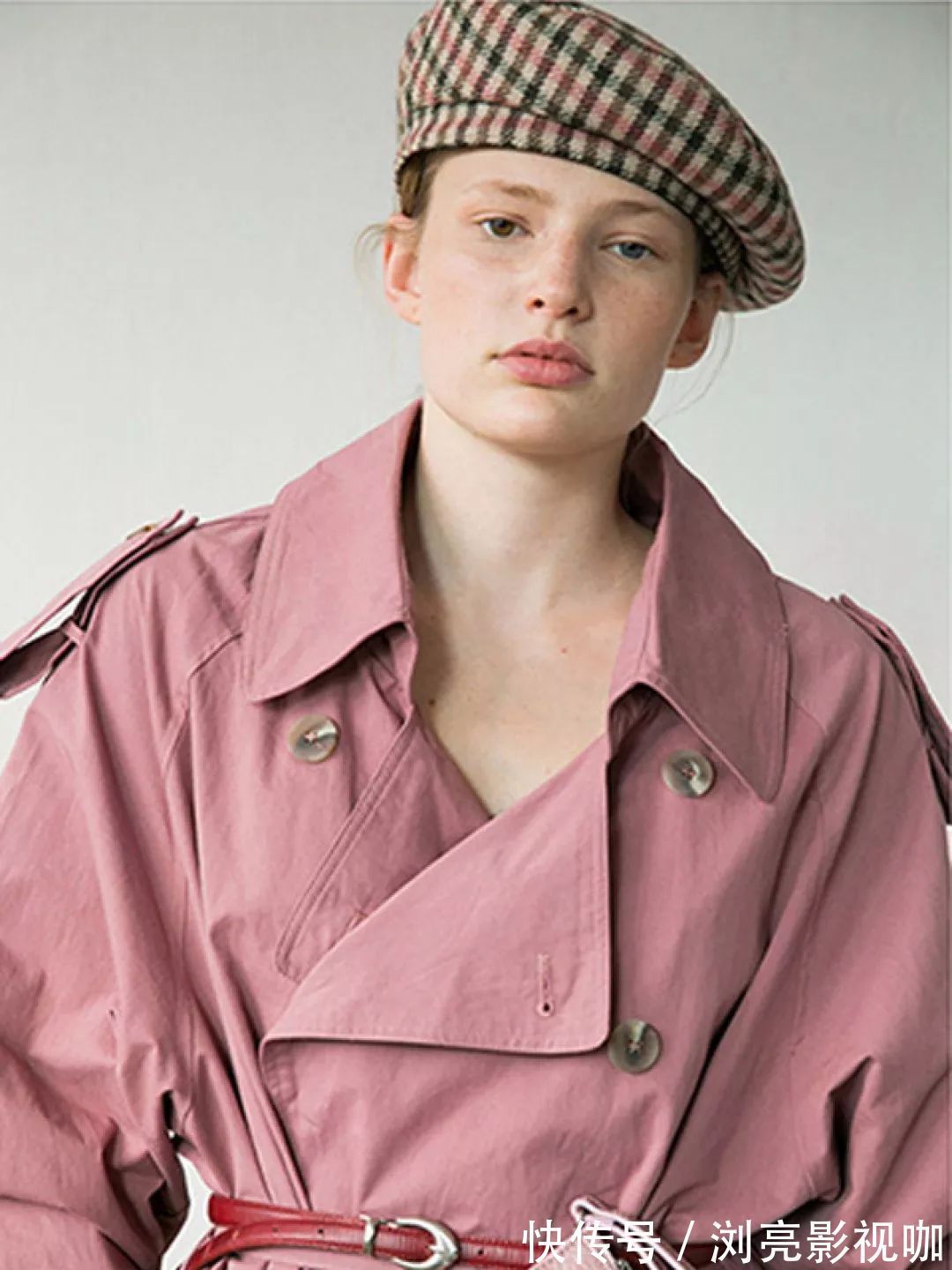 格纹贝雷帽 贝雷帽是小脸专属不,脸大的女生戴照样时髦,秋冬让你美上天