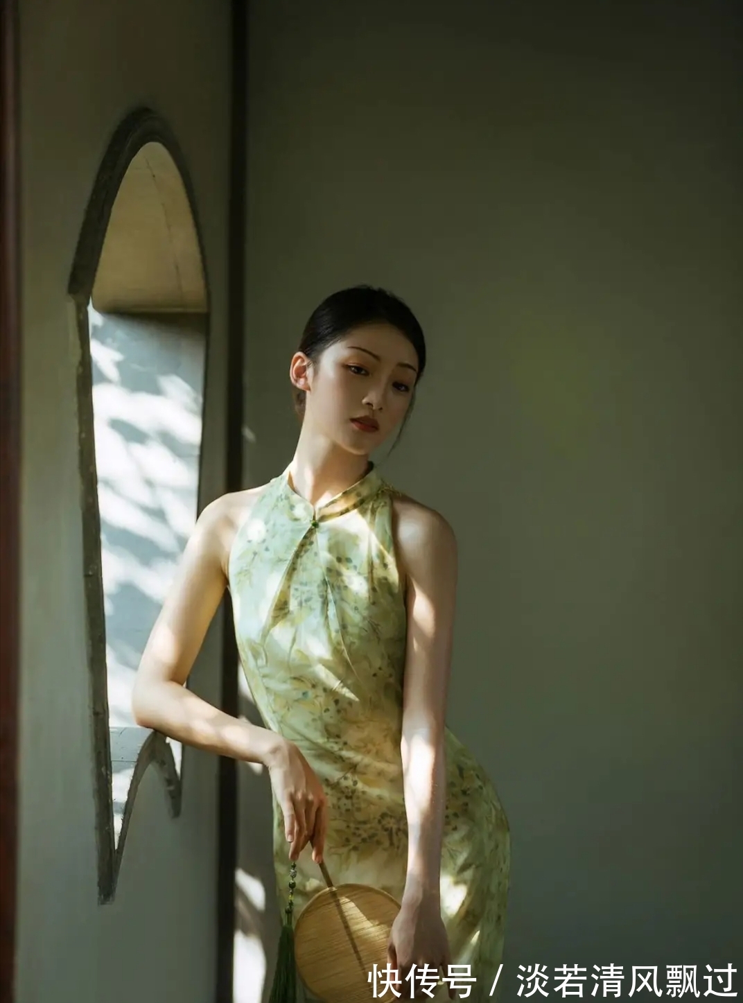 问月!诗·十一首丨但有明光皆顾影,何曾玉露不遮天