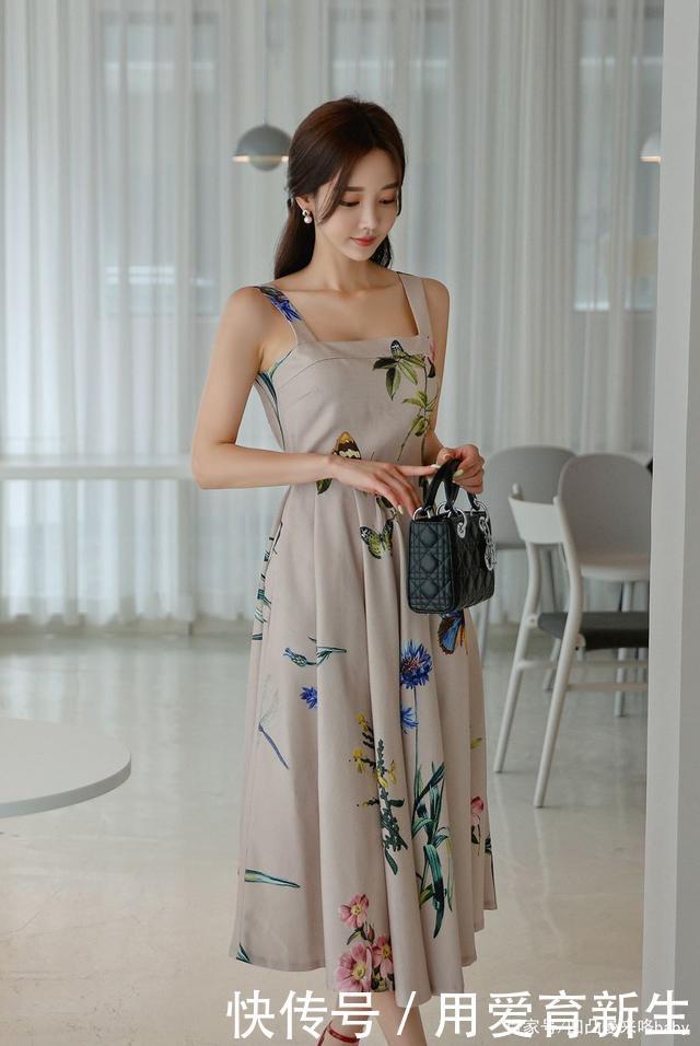 简约|日常穿搭简约而时尚,初秋要美丽更要保暖,优雅长裙你值得拥有!