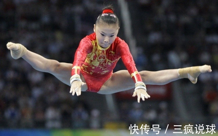 高低杠|恭喜!奥运冠军和男足球员官宣恋情,1米5体操女神牵手1米8门将
