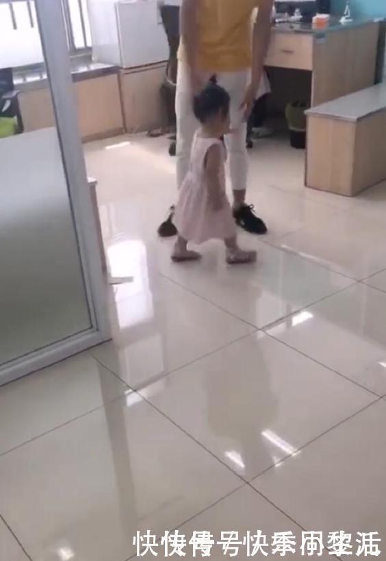 宝爸|3岁萌娃打完针越想越委屈,气冲冲找医生“算账”,网友萌翻了