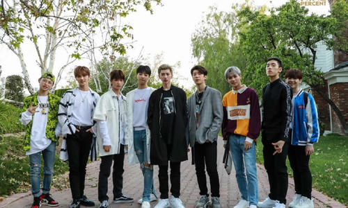 婚礼现场，新娘要求宾客为小鲜肉扫码投票，只因新娘身份特殊