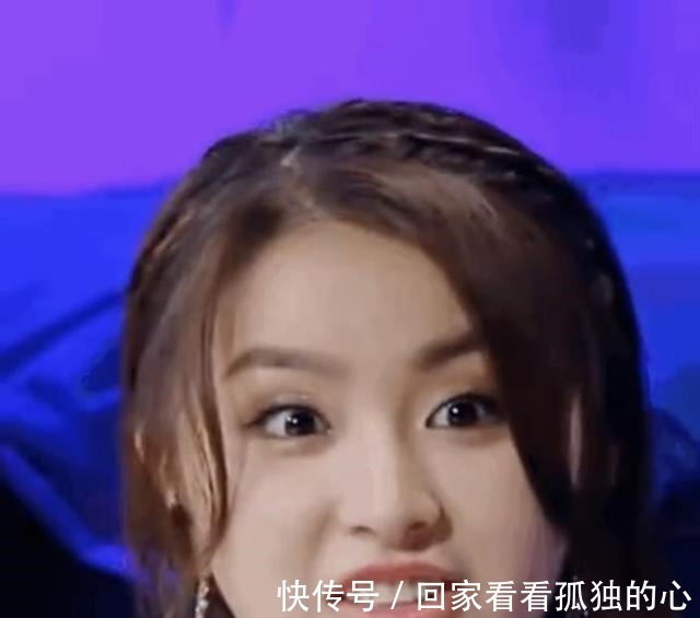 金子涵加盟《我们恋爱吧》,条纹蝴蝶袖裙清新,呆萌可爱表情包!