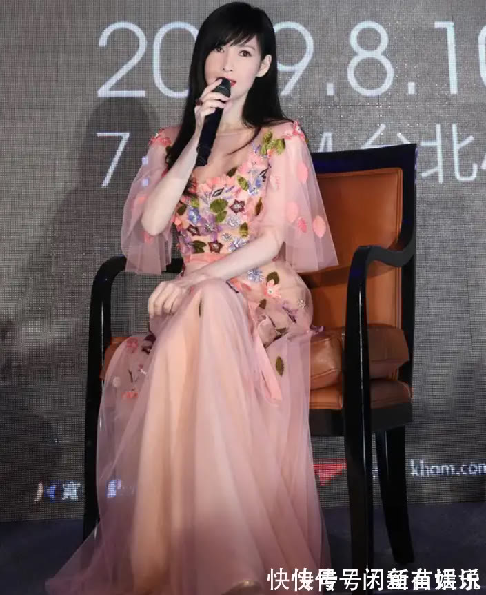 斜刘海 女人到50岁想要有气质，这4种发型尽量避开，容易显老还有大妈感