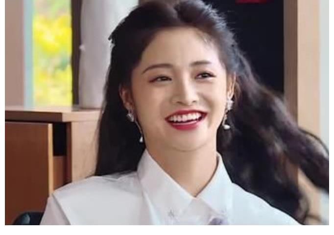 偶像练习生|偶练结束三年:蔡徐坤见到周洁琼称呼都变了,彰显对老师的尊重
