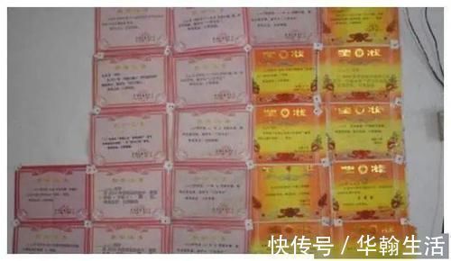 家长|孩子奖状堆成山,家长却满面愁容,网友:换我也高兴不起来