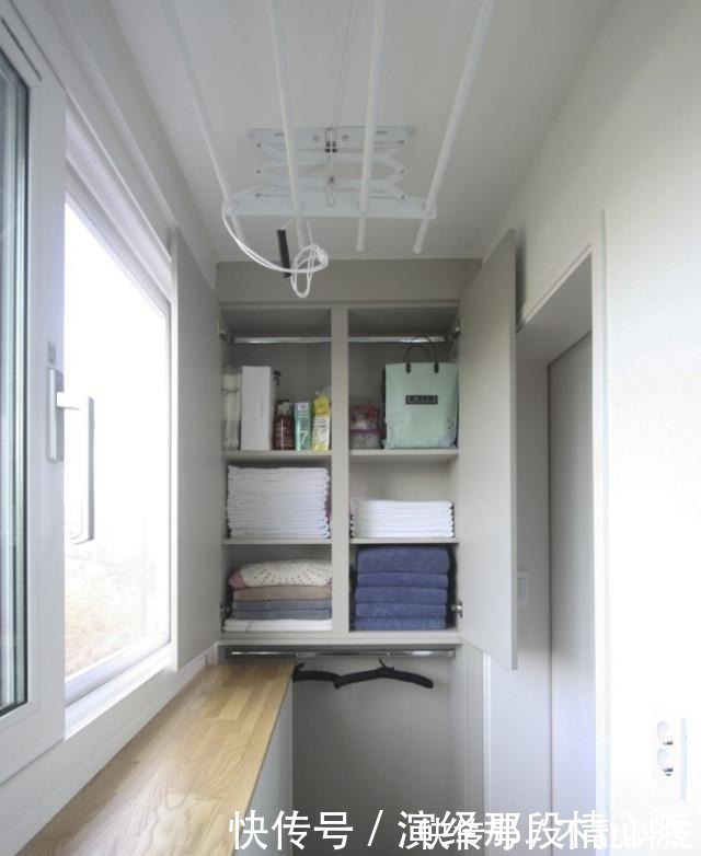 阳台|邻居真是“心狠手辣”,沿着阳台墙壁打柜子,连窗户下都不放过!