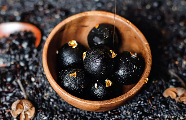 “世上只有芝麻好，可惜凡人生吃了”！黑芝麻生吃好还是熟吃好