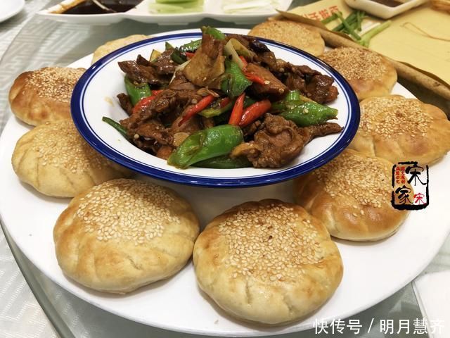 孩子3周岁宴席,880元标准上了27道菜,客人吃完竟说贵了