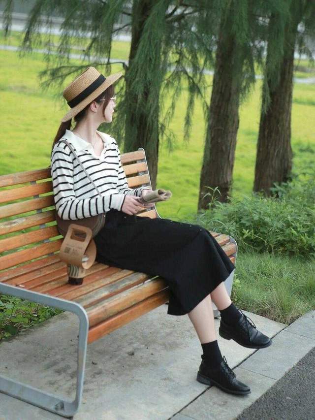 平底鞋|小个子和微胖穿搭如何避雷?条纹衫搭配半身裙,能提升气质还洋气