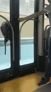 |搞笑GIF：太厉害了 这手速没个三年五载练不出来