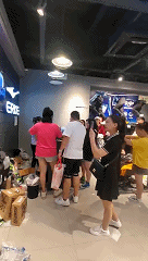 丽水|火了!丽水人顶着台风天买鸿星尔克